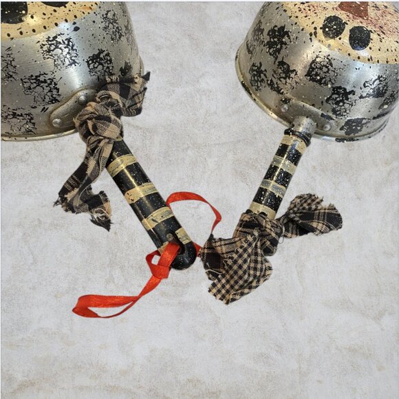 HANDMADE -- Christmas Snowmen, Hand Painted VINTAGE Kitchen Colanders, 1 Sm/1 Lg - Picture 5 of 7